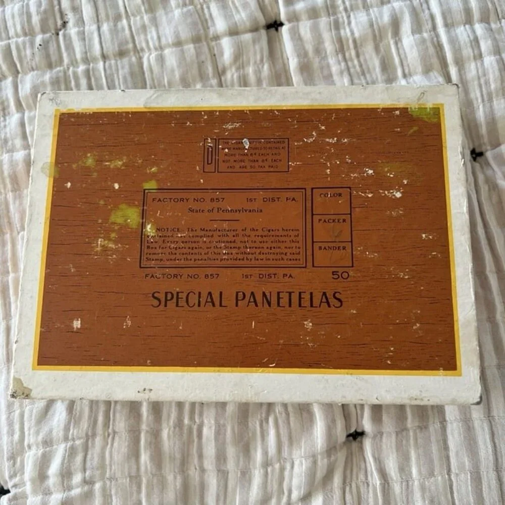 vintage red dot empty cigar box, great‎ graphics color, man cave decor item